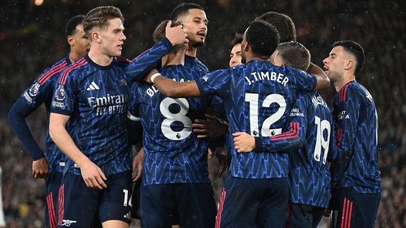 鲍尔17+5+5曼20分 黄蜂9人上双狂胜爵士55分